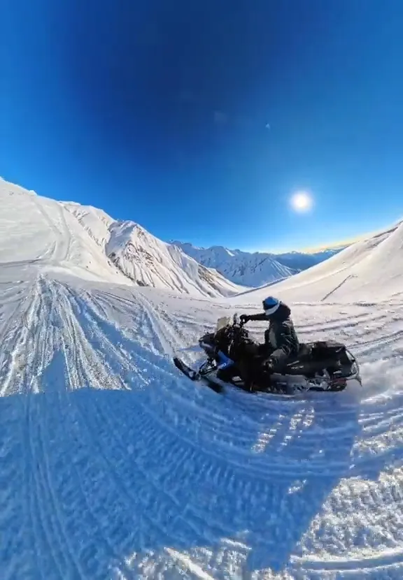 Onboard clip of a snowmobile climbing the open slope above Gudauri